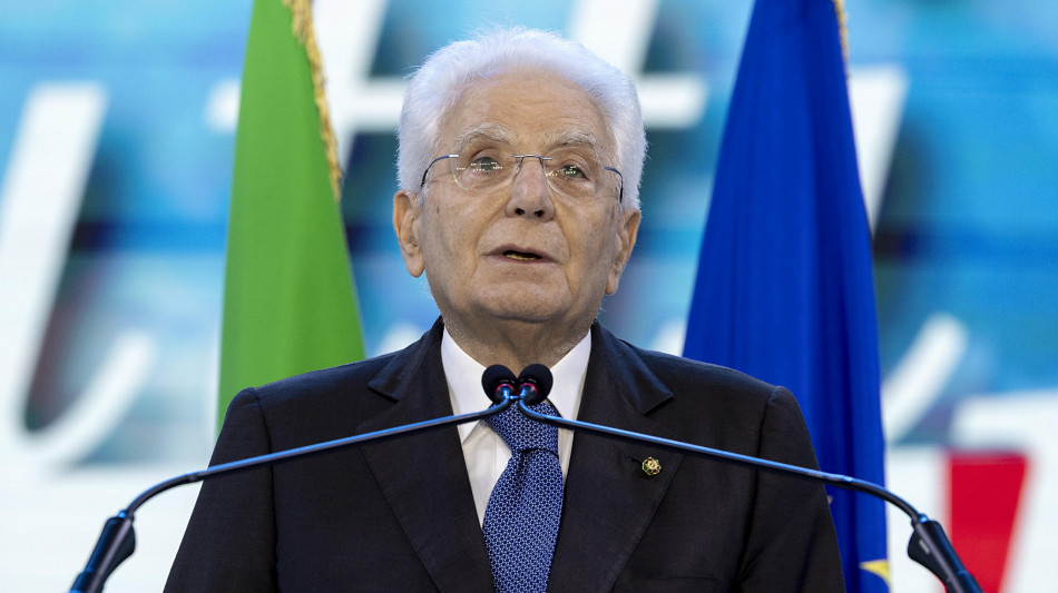 Mattarella, fondamentale ci sia pari dignità di ogni Stato