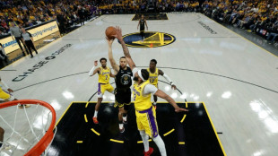 NBA: les Lakers frappent fort d'entr&eacute;e chez les Warriors