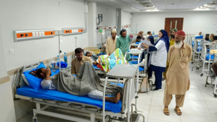 Mueren doce polic&iacute;as en un atentado en Pakist&aacute;n