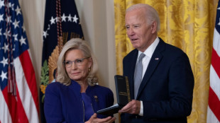 Biden condecora a Liz Cheney, cr&iacute;tica ac&eacute;rrima de Trump