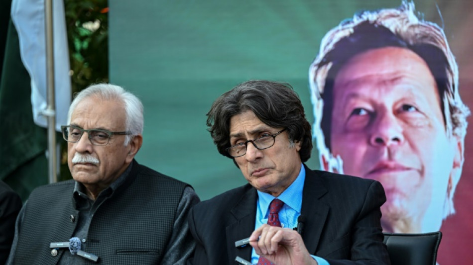 La sombra de Imran Khan domina las elecciones en Pakist&aacute;n