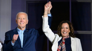Biden et Harris en campagne ensemble pour la premi&egrave;re fois, pour f&ecirc;ter une victoire &eacute;conomique