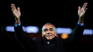 Romario torna in campo a 58 anni, 'giocher&ograve; con mio figlio'