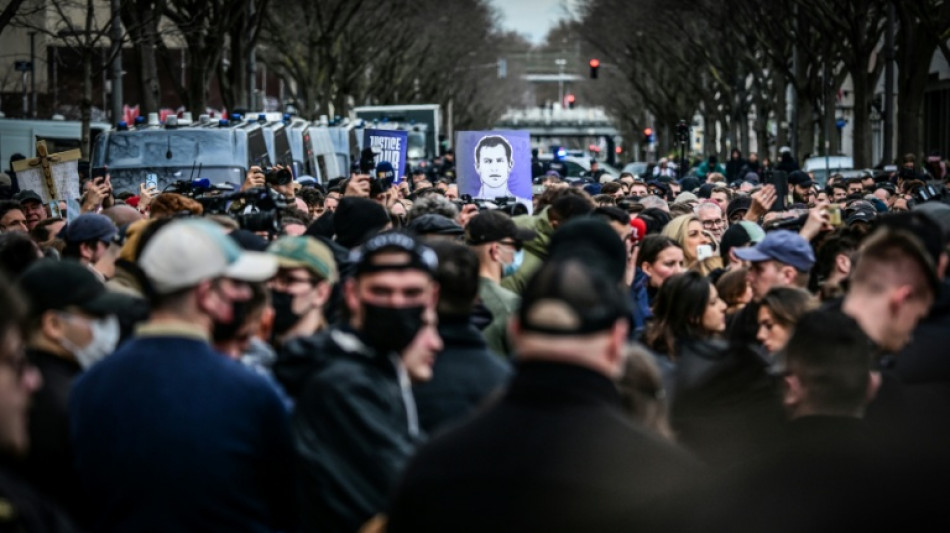 Hunderte versammeln sich zu Gedenkmarsch f&uuml;r ultrarechten Aktivisten in Lyon