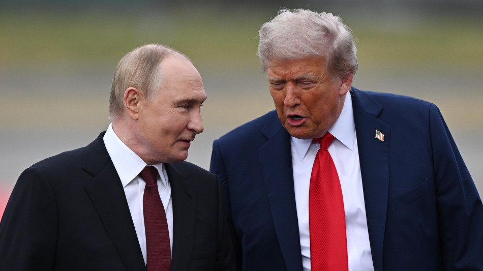 Cremlino, 'Putin ha parlato con Trump per oltre un'ora e mezza'