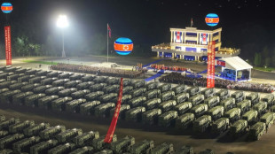 El l&iacute;der norcoreano supervisa el traslado de 250 lanzamisiles a la frontera sur