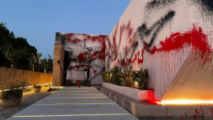 Ativistas ambientais vandalizam mansão de Messi em Ibiza