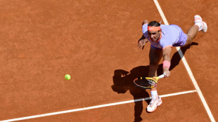 Nadal k&auml;mpft sich in die zweite Runde von Rom