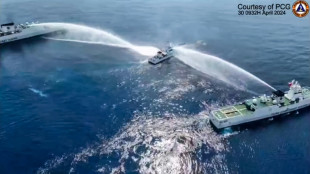 Filipinas acusa a China de disparar un ca&ntilde;&oacute;n de agua a dos de sus barcos