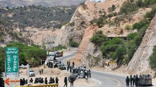 Campesinos bloquean v&iacute;as en Bolivia ante probable arresto de Evo Morales