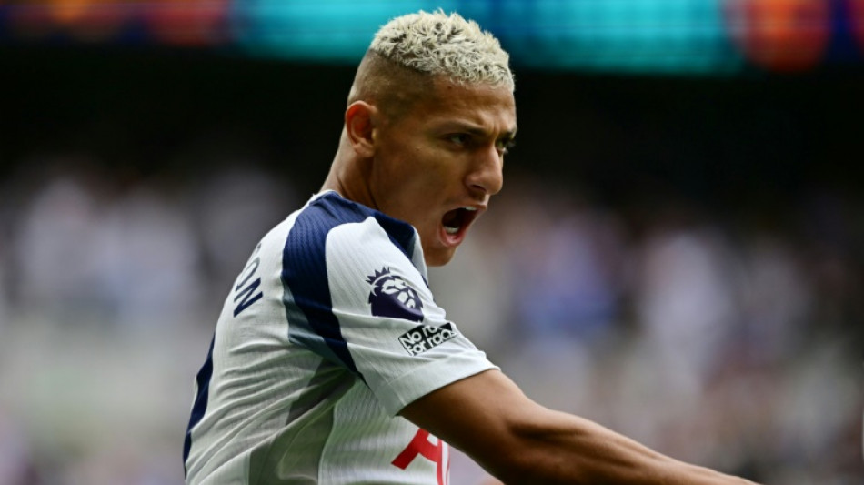 Com 2 gols de Richarlison, Tottenham estreia com vitória no Inglês