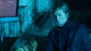 A Venezia Robert Pattinson cattura-pedofili in 'Primetime'