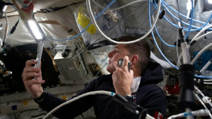 Astronautas de Artemis II se convierten en los humanos que viajaron m&aacute;s lejos de la Tierra