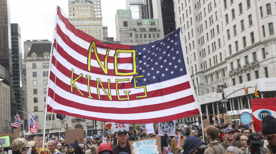 Almeno otto milioni di americani alla manifestazioni 'No Kings' contro Trump