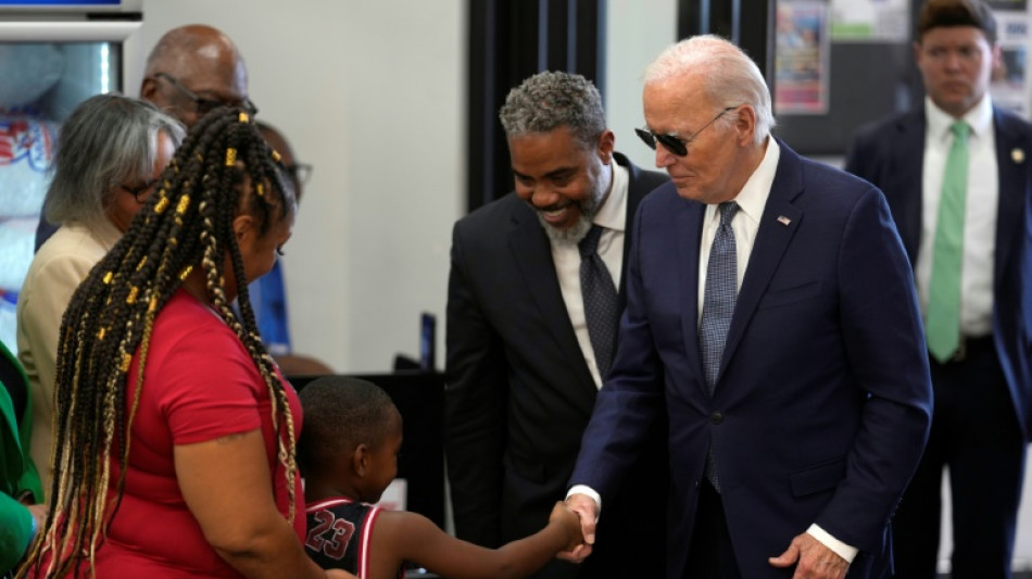 Biden permanece "absolutamente" en la carrera electoral, afirma su directora de campa&ntilde;a