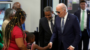 Biden permanece "absolutamente" en la carrera electoral, afirma su directora de campa&ntilde;a