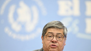 El presidente de Guatemala consigue "oxígeno" al destituir a un ministro por la fuga de pandilleros