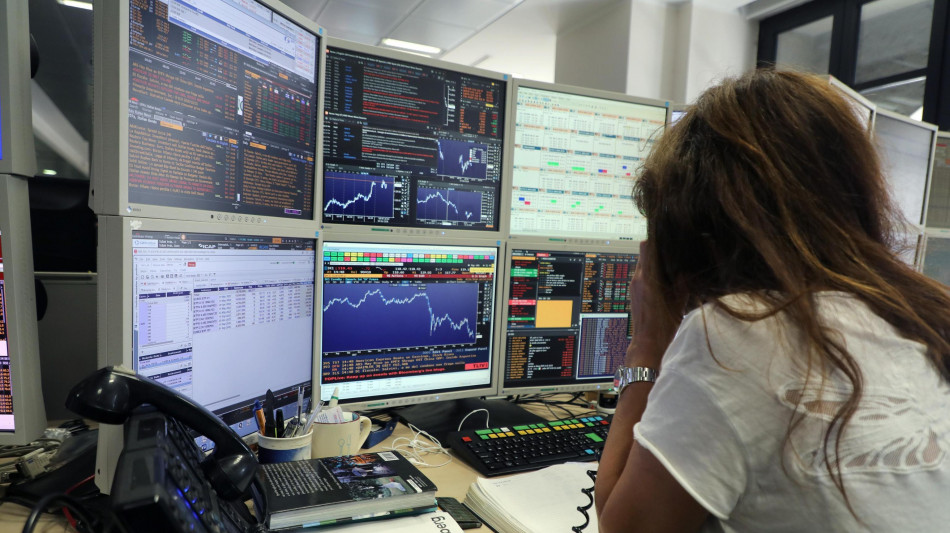 Borsa: Milano consolida i 40mila punti, spread ancora sotto 100