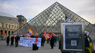 Les agents du Louvre reconduisent la gr&egrave;ve initi&eacute;e avant les f&ecirc;tes, le mus&eacute;e ouvert partiellement