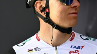 Cyclisme/Li&egrave;ge-Bastogne-Li&egrave;ge: poignet cass&eacute;, r&ecirc;ve bris&eacute; et angoisse pour Pogacar