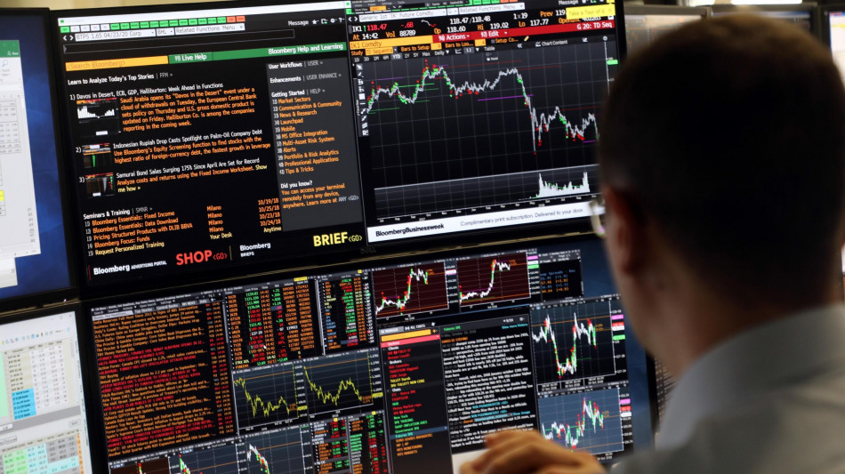 Borsa: Milano prosegue cauta a +0,11%, lo spread a 63 punti