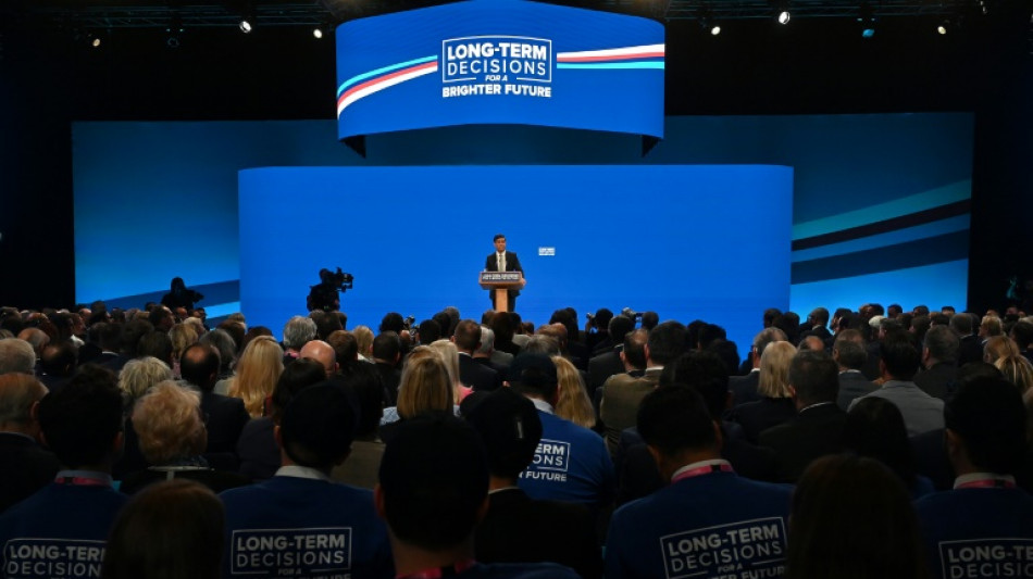 Los conservadores brit&aacute;nicos se re&uacute;nen en busca de un nuevo l&iacute;der tras derrota electoral 