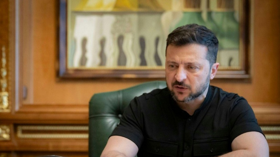 Zelensky propõe reunião trilateral com Trump e Putin