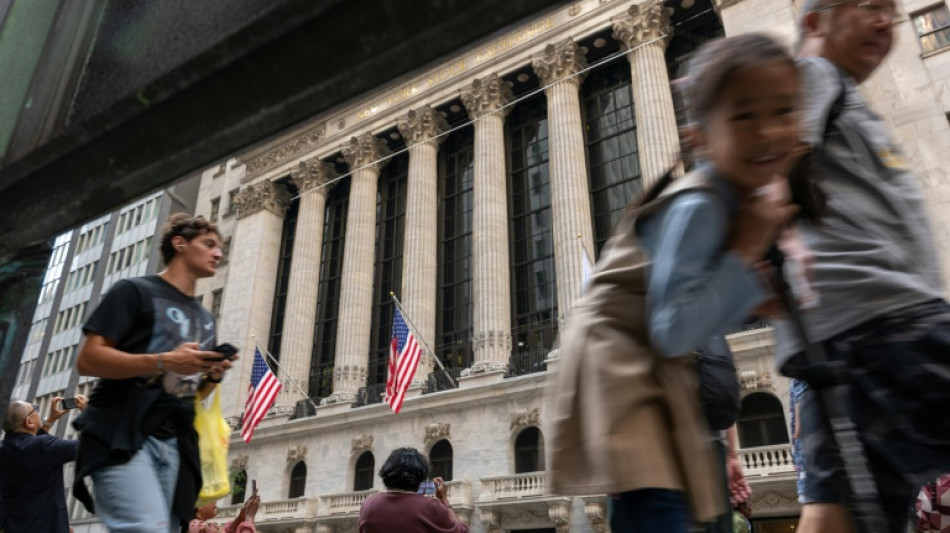Wall Street surmonte l'anxi&eacute;t&eacute; li&eacute;e au Moyen-Orient gr&acirc;ce &agrave; l'emploi am&eacute;ricain