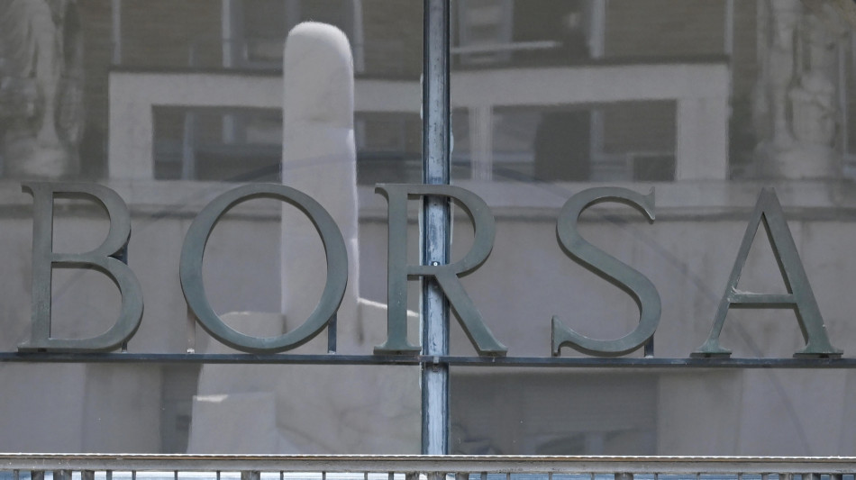 Borsa: Milano apre in rialzo ma gira in calo con le banche