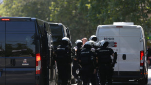 Spari davanti al Parlamento di Belgrado, un ferito grave