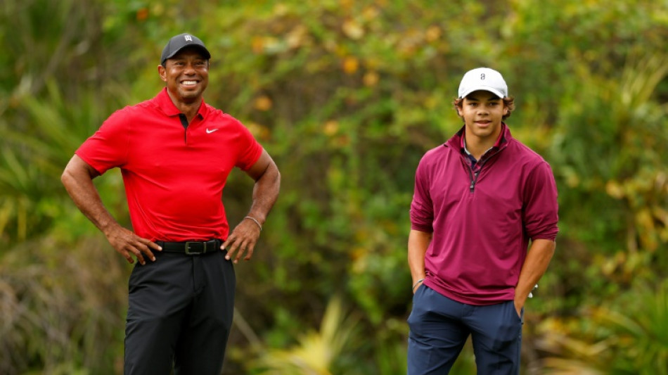 Golf: Tiger Woods de retour pour une comp&eacute;tition en duo avec son fils