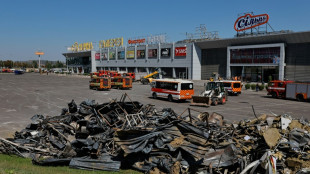 Buscan desaparecidos tras ataque ruso a un centro comercial ucraniano que dej&oacute; 16 muertos