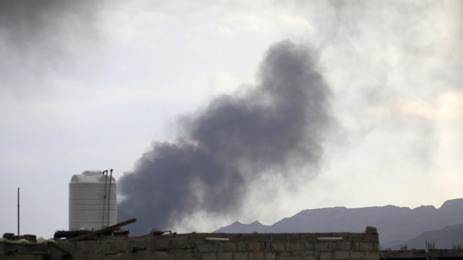 Israele, intercettato altro missile Houthi dopo attacchi a Sanaa