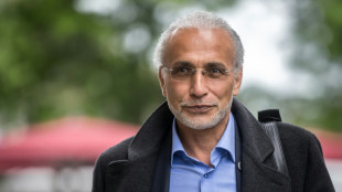 En l'absence de Tariq Ramadan &agrave; son proc&egrave;s pour viols, la justice ordonne une expertise m&eacute;dicale