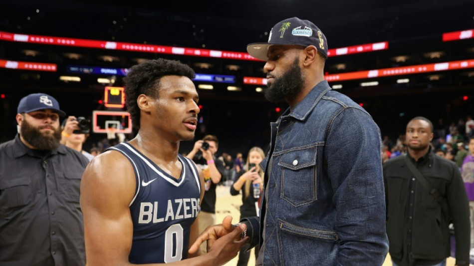 NBA: LeBron James rassure sur l'&eacute;tat de sant&eacute; de son fils apr&egrave;s son arr&ecirc;t cardiaque
