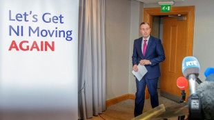 Nordirlands Regierungschef tritt im Streit um Brexit-Regeln zur&uuml;ck