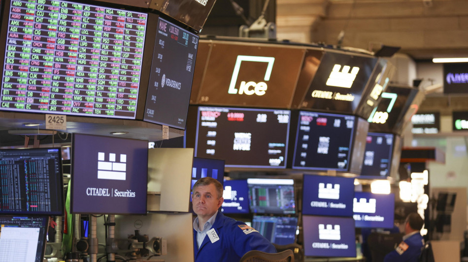 A Wall Street S 500 tocca nuovi massimi storici con titoli tech e calo del petrolio