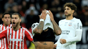 Memphis isola p&ecirc;nalti e Corinthians &eacute; eliminado da Libertadores pelo Estudiantes (1-0)