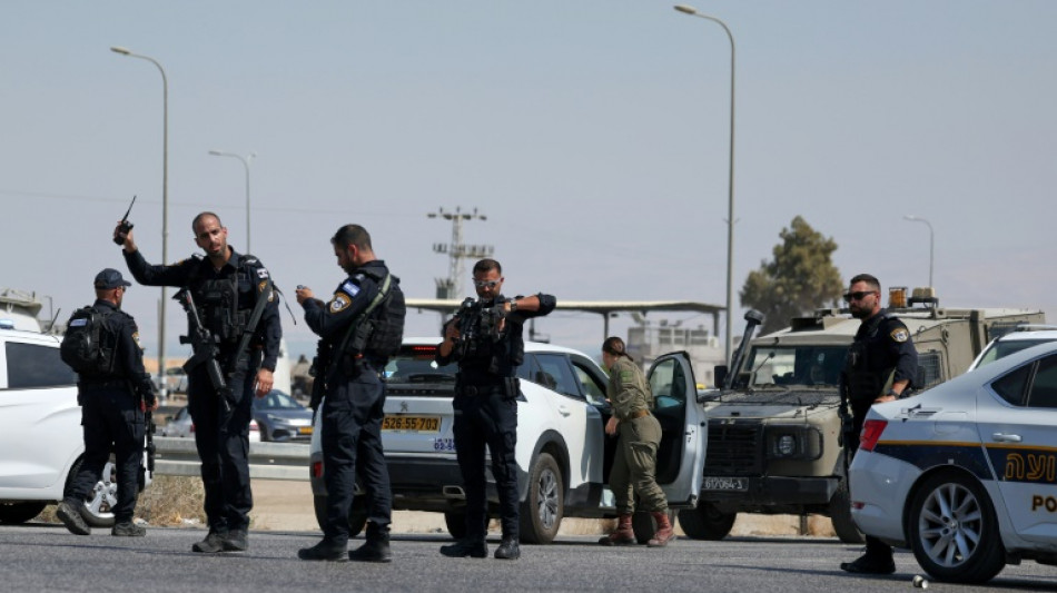 Un hombre armado mata a tres israel&iacute;es en un cruce entre Cisjordania y Jordania