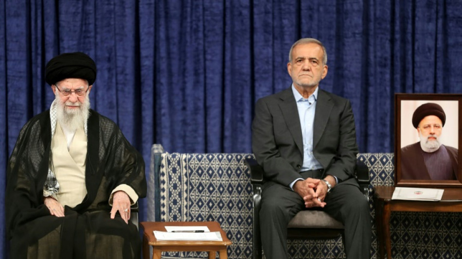 El ayatol&aacute; Jamenei aprueba oficialmente al reformista Pezeshkian como presidente de Ir&aacute;n