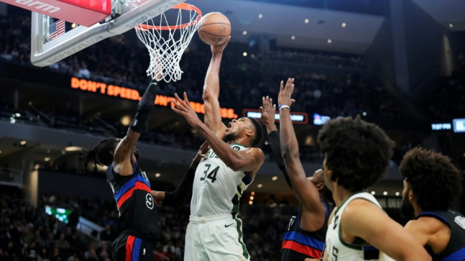 NBA: Milwaukee poursuit son sans faute, les Lakers &eacute;mergent enfin