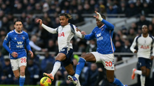 Frank defends Johnson sale after Spurs jeered in Sunderland draw