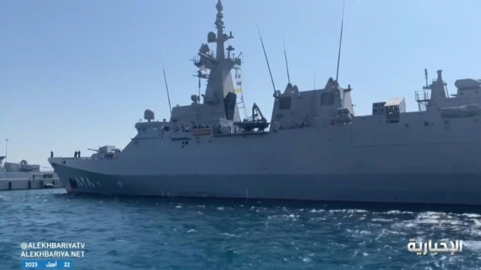 Erste Ausl&auml;nder verlassen mit saudiarabischem Kriegsschiff den Sudan