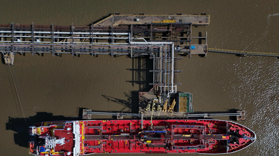 Il petrolio continua a cedere terreno a New York, a -3,21%