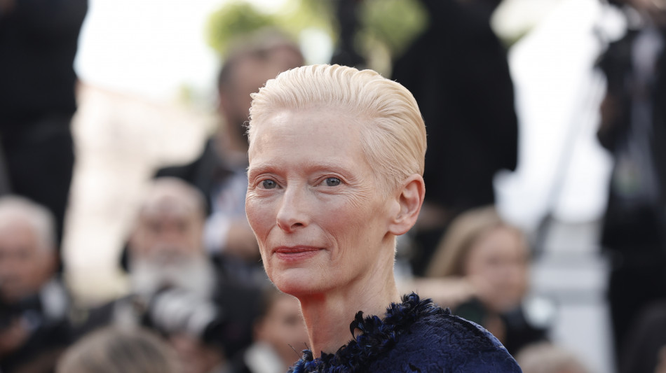 Tilda Swinton a Cannes, l'IA? Reagiamo da esseri umani'