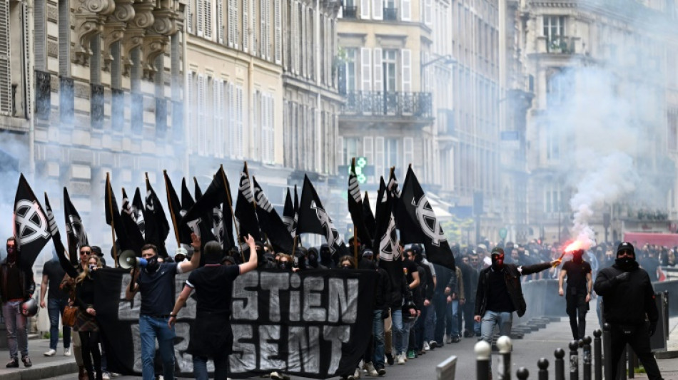 Fran&ccedil;a pro&iacute;be manifesta&ccedil;&otilde;es de grupos da extrema direita