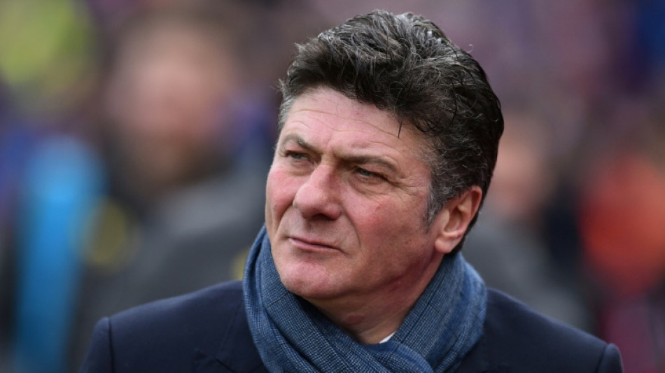 Mazzarri wins on Napoli return, Milan squeeze past Fiorentina