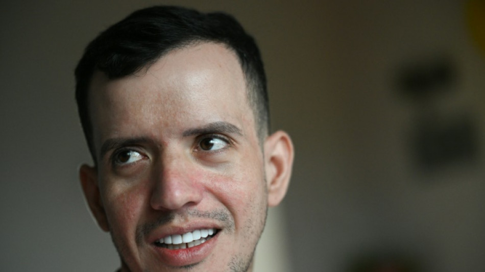 A história de amor de um imigrante venezuelano interrompida na prisão de Bukele