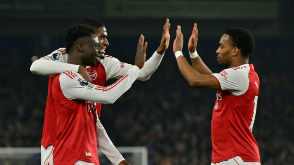 Arsenal stretch lead at top of Premier League as Man City falter