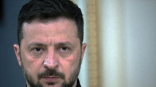 Ukraine: Zelensky accuse la Russie de "gagner du temps", après l'appel Trump-Poutine